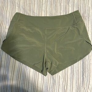 Athleta Green Run with It 3.5” Shorts
